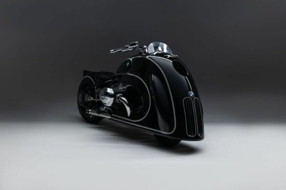BMW Motorrad - Spirit of Passion - Kingston Custom [front right angle studio]