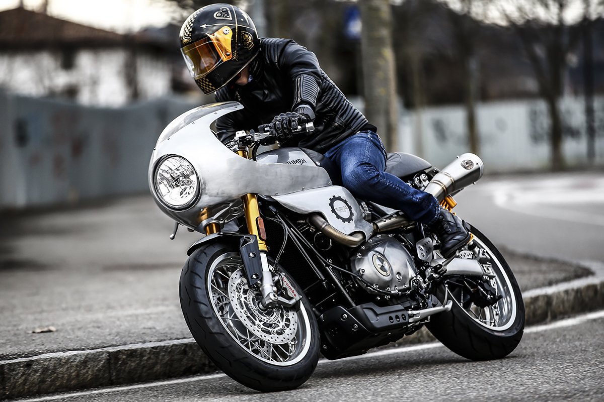 Alo's Café X Meccaniche Veloci = Thruxton R, Bullet Time