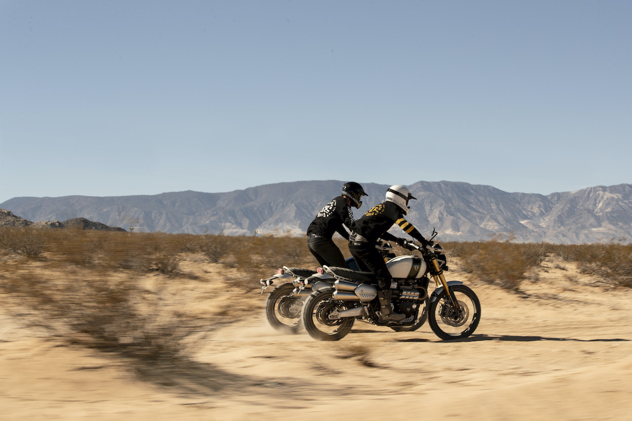 Scramblers - Two Riders in the desert on the Triumph Scrambler 1200 XE