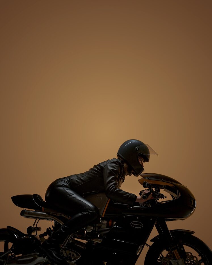 What is a Retro Helmet? 5 Tamarit Carrera 133 Base Bike Thruxton 1200 RS