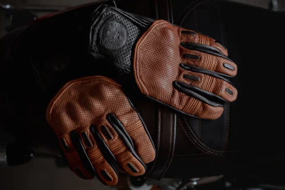 Goldtop Predator Gloves Review Return of The Cafe Racers - brown Triumph Seat