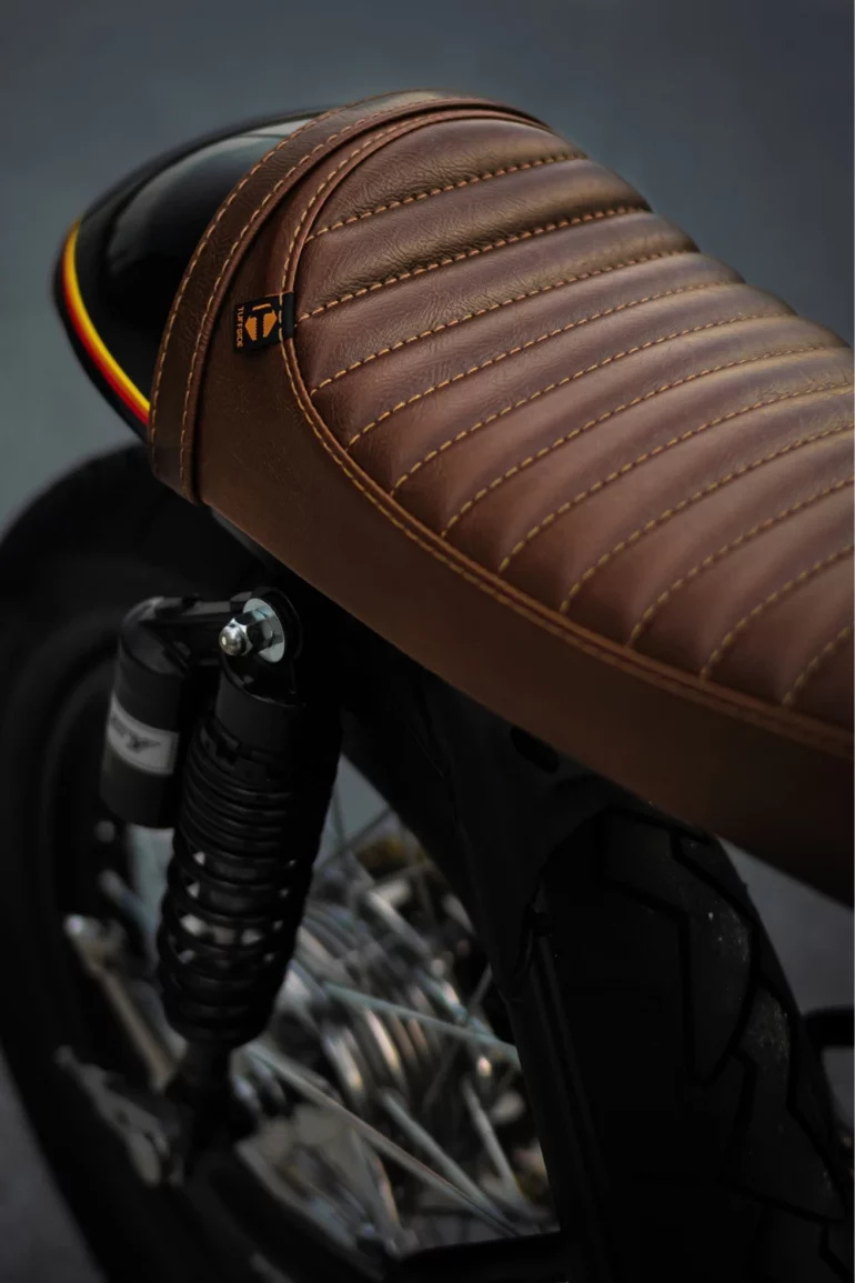 Honda CB200 Cafe Racer William Tisnes custom seat