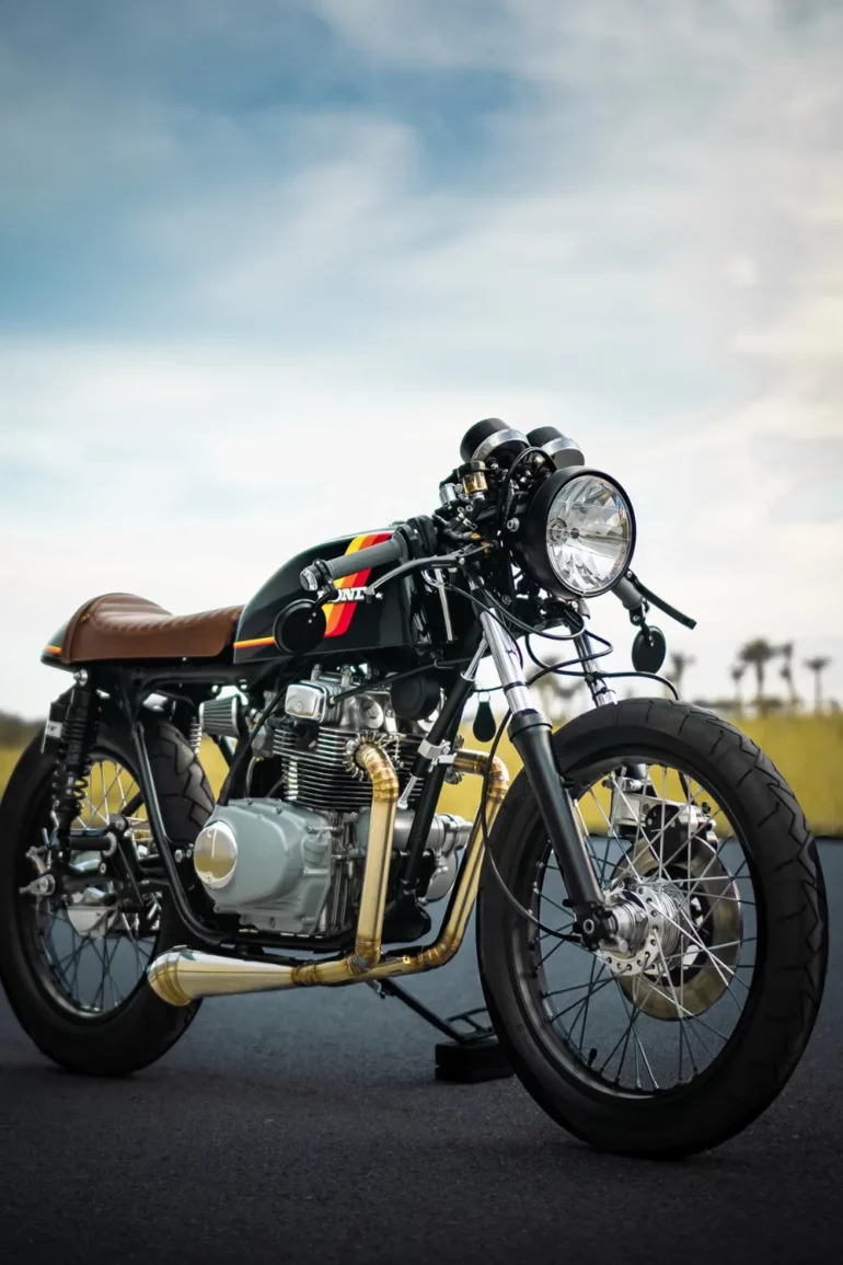 Honda CB200 Cafe Racer William Tisnes RHS front low