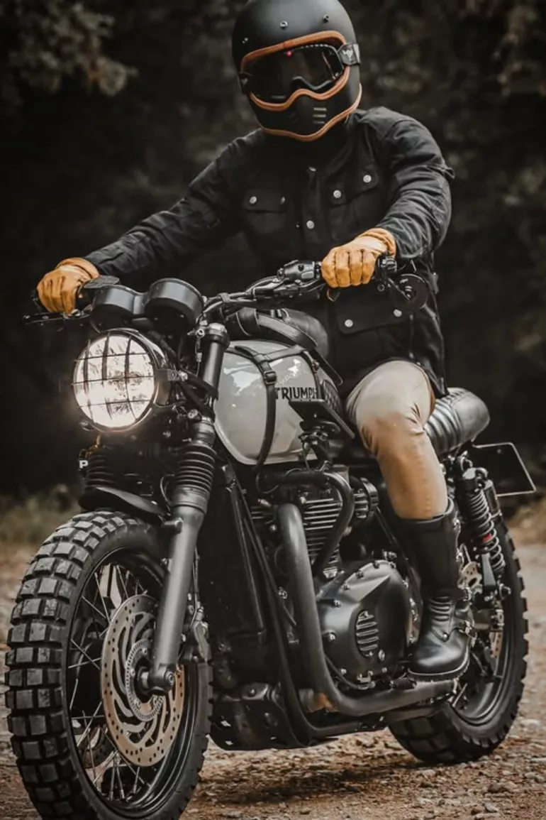 Bonneville T120 Black Custom BraveCoast Cafe Racers