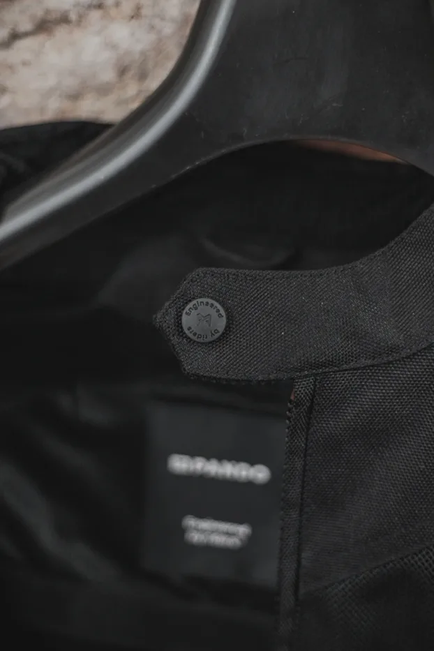 Close-up of rubberised collar Snap button