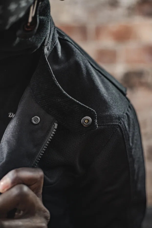 Collar Detail -Cord Lining and Hardware