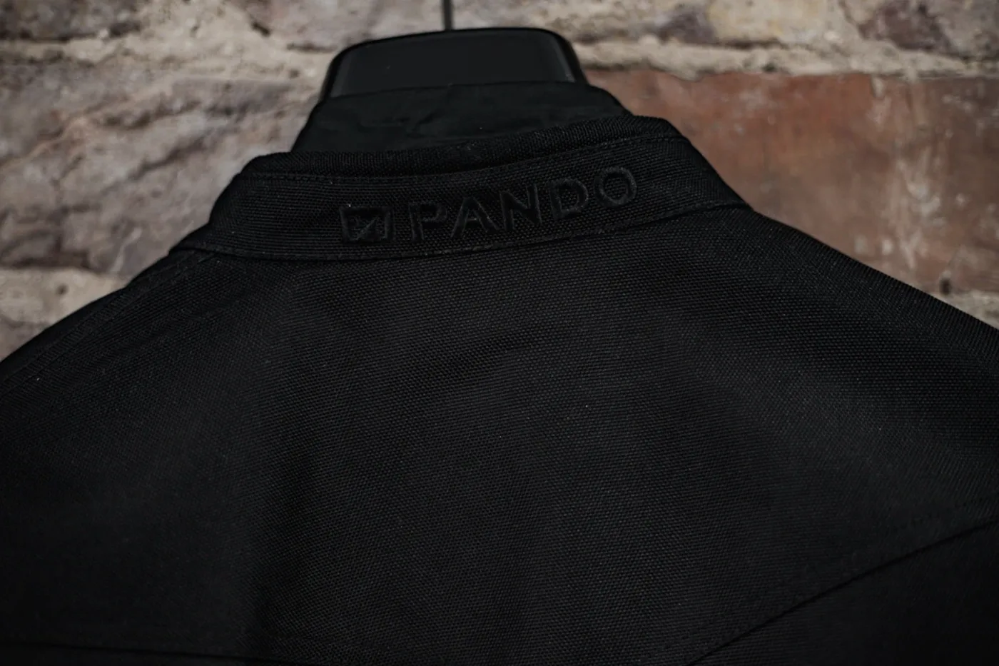 Pando Moto collar logo on the Air Tate