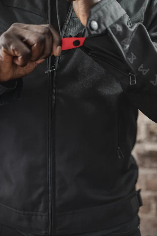 Inner jacket membrane attachment straps