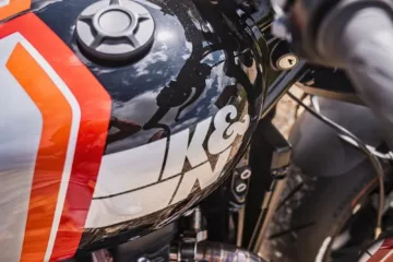 Thornton Hundred Custom Triumph Bobber Tank and Pipes