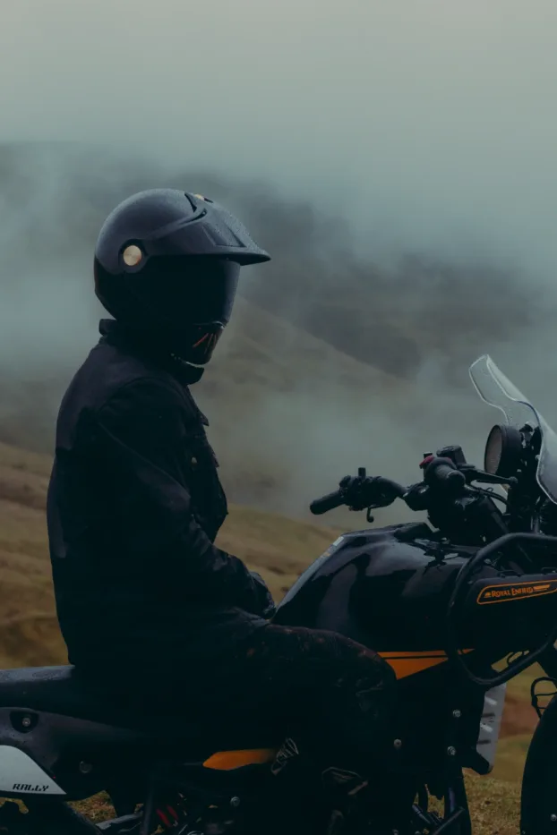Hedon Psilo Explorer: The ADV Helmet Reimagined 4 Rider wearing Hedon Psilo Explorer, Signature Black, on a Royal Enfield Himalayan