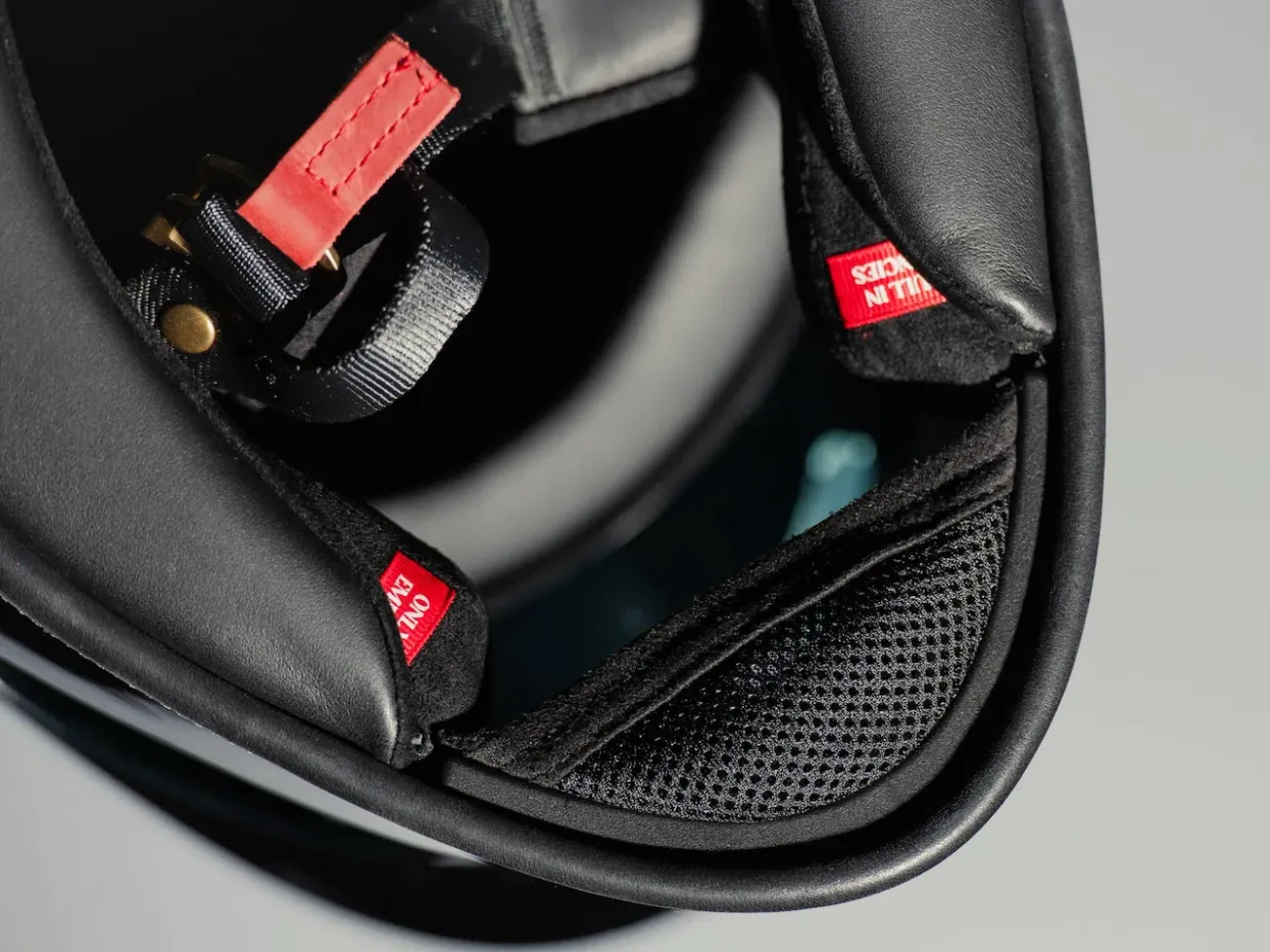 Hedon Psilo Explorer: The ADV Helmet Reimagined 13 Emergency Release Tabs Hedon Psilo Explorer Commander