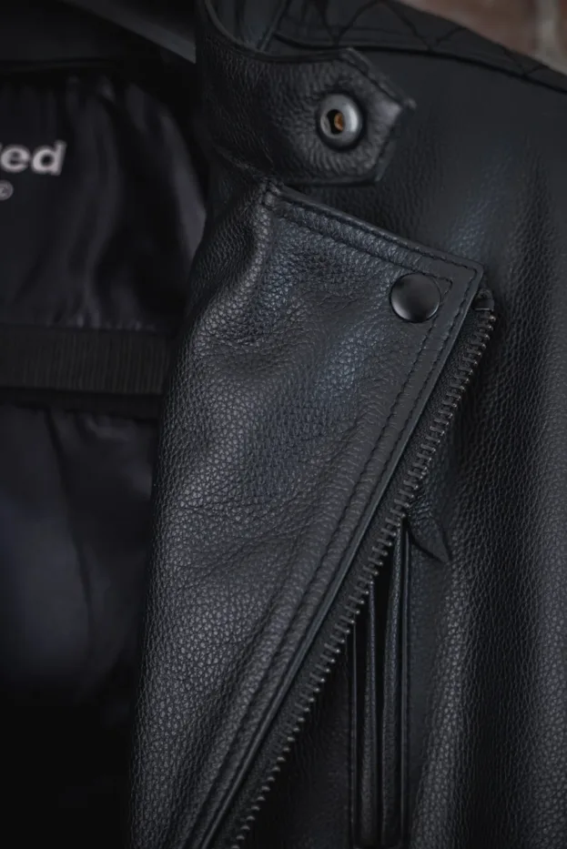 Pando Moto Twin Leather Jacket Review - Road Tested over 620 miles: Looks and Excellent Performance 11 Snapped-down collar detail