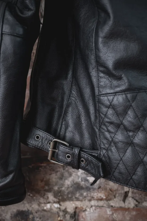 Pando Moto Twin Leather Jacket Review - Road Tested over 620 miles: Looks and Excellent Performance 28 Close-up of adjustable buckle