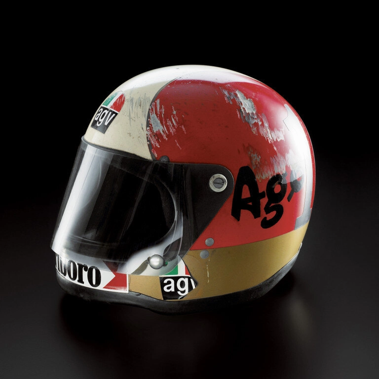 How a Grand Prix World Champion Helped Make Full-Face Motorcycle Helmets the Norm 32 AGV X3000 Full-Face Race helmet worn by Giacomo Agostini - rhs